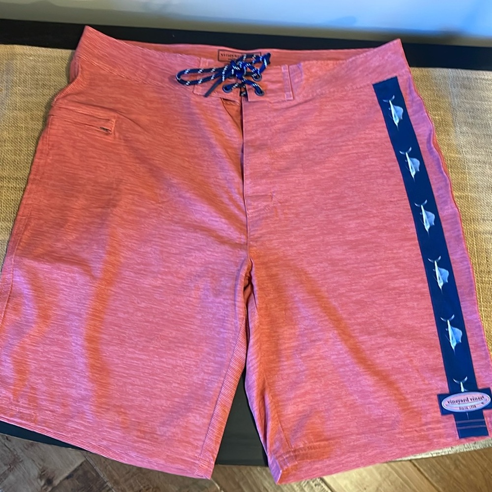 NWOT Vineyard Vines Performance Board Shorts with zipper pocket. Size 32.